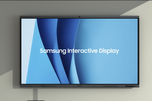 Pizarra digital táctil Samsung WAF 75" en una sala de capacitación