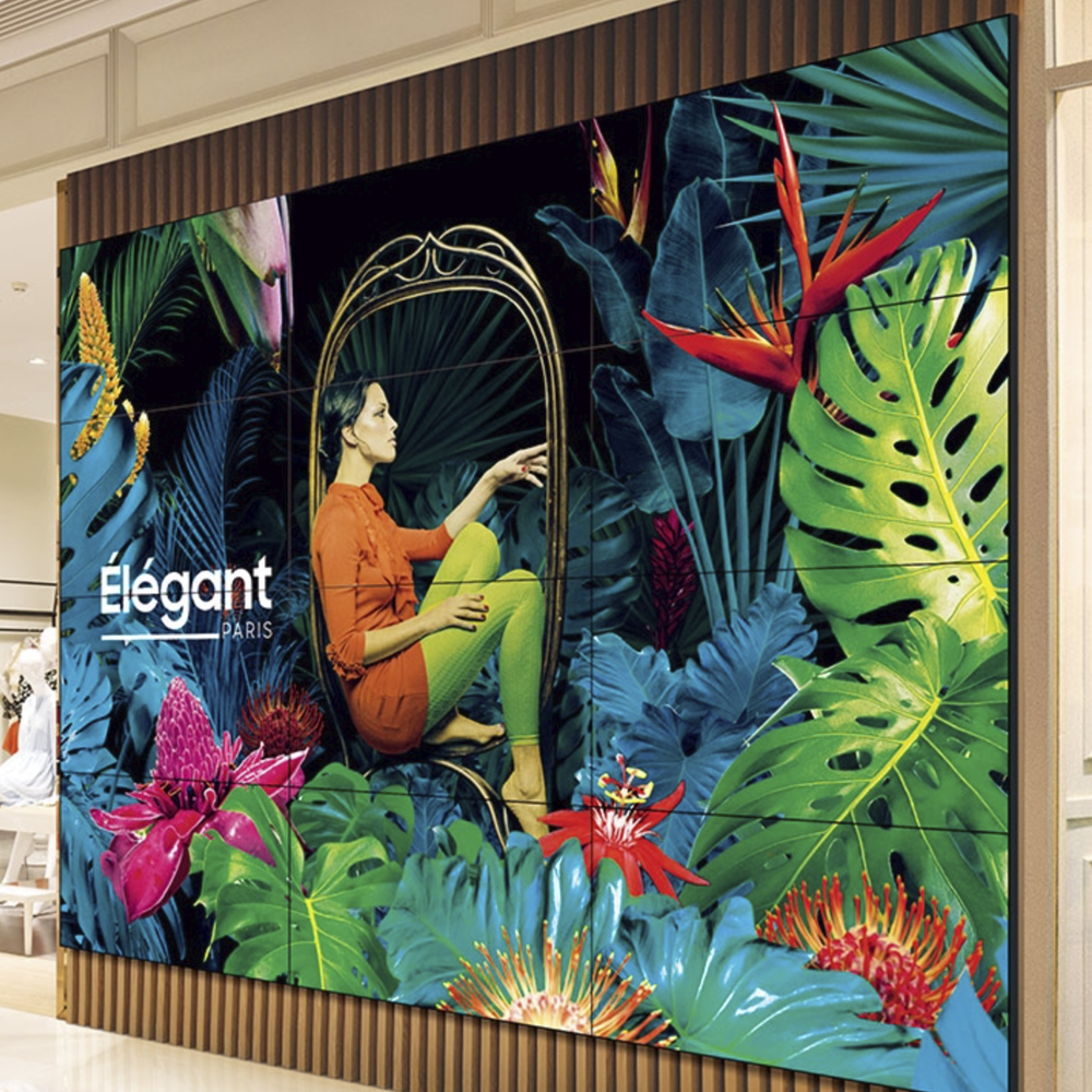 Pantallas Samsung de 55" unidas en un video wall en un espacio comercial